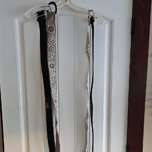 LOT OF LEATHER BELTS